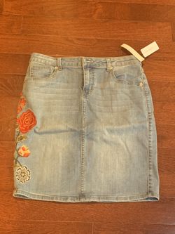 Dressbarn Denim skirt and lace top