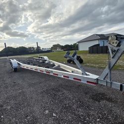 TRAILER 28/31 DEL 2022 TORSION 13200 LIBRAS FRENO EN LOS DOS EJES RINES 16 TITULO EN MANO ESTA EN NAPLES INTERESADOS LLAMAME 786@915@2829 