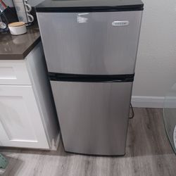 Visibility Mini Refridgerator