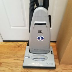NEW cond RICCAR COMMERCIAL HEAVY DUTY VACUUM WITH COMPLETE ATTACHMENTS  , AMAZING POWER SUCTION  , WORKS EXCELLENT   , IN THE BOX 