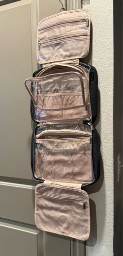 Women’s travel toiletries bag