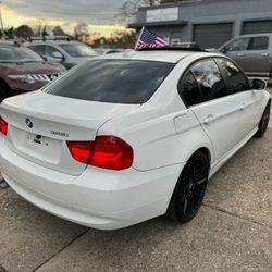 2009 BMW 328i /// Loud exhaust 
with Black Rims - Aftermarket touchscreen HeadUnit -Rearview Camera 

FINANCING AVAILABLE THROUGH LENDERS!
CLEAN CARFA