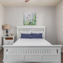 White Wood Queen Bed
