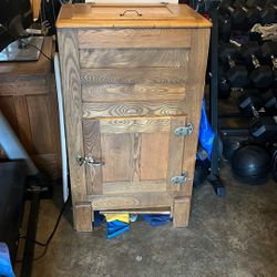 Antique Oak Ice Chest *Broken Hinge*