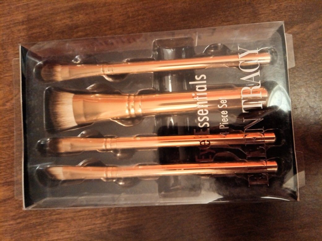 Ellen Tracy 4 Piece Eye Essential Makeup Brushes 