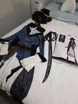 Posh Pirate Women's Halloween Costume Set