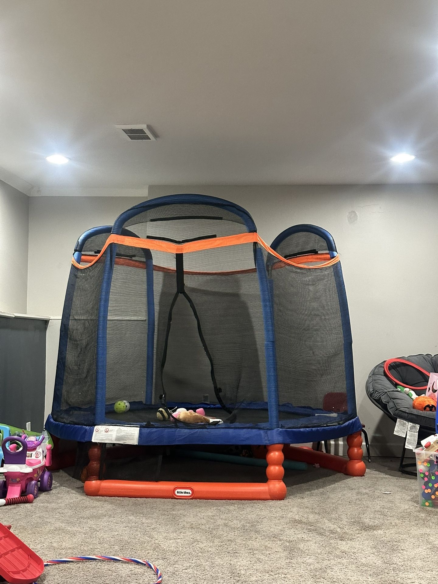 Little Tikes 7’ Trampoline Like New