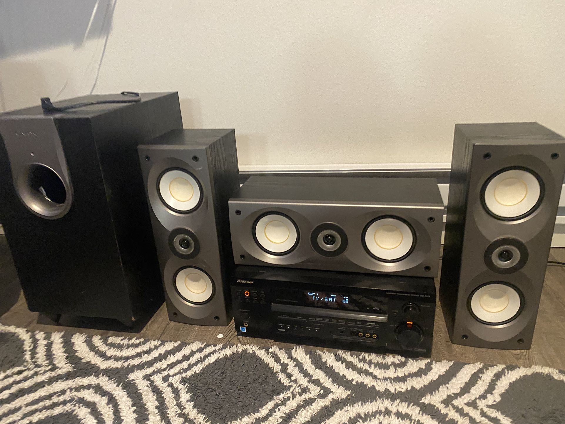 Pioneer VSXD814 K Audio Video MultiChannel Receiver , Onkyo Subwoofer