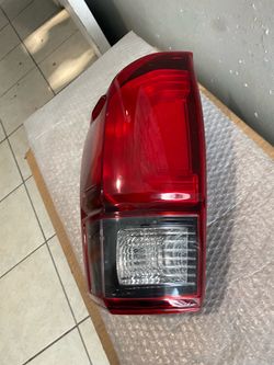 2016-2023 Toyota Tacoma left tail light