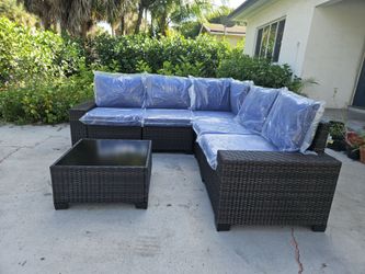New and assembled 6 piece modular outdoor patio set fully assembled