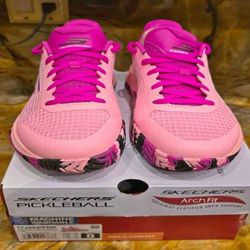 Hot Women's Sneakers – Fashionable and Comfortable address sport