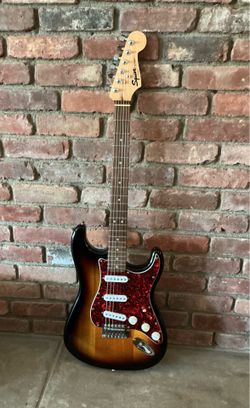 Guitar Fender Squier Strat Sunburst CXS 2009 (Made in China)(Cleaned Up W/New Strings)(Ready to Play)(Good Condition)
