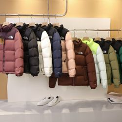 The North Face 700 Puffer Jacket – Multiple Colors 🎨❄️🔥