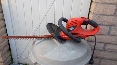 Black & Decker saw - craftsman leaf blower
