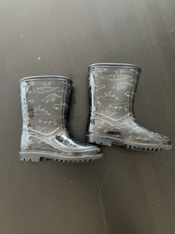 Carters Dinosaur Rain Boots. Toddler Size 9. Good Condition 