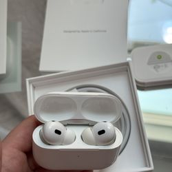 AirPods Pro 2nd Gen – Like New, Excellent Condition