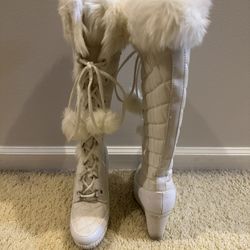 BEBE WHITE ALL WEATHER QUILTED WEDGE BOOTS