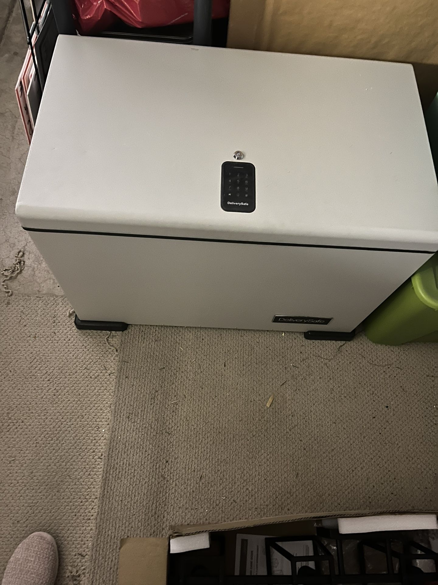 Brand New Insulated Package Delivery Safe