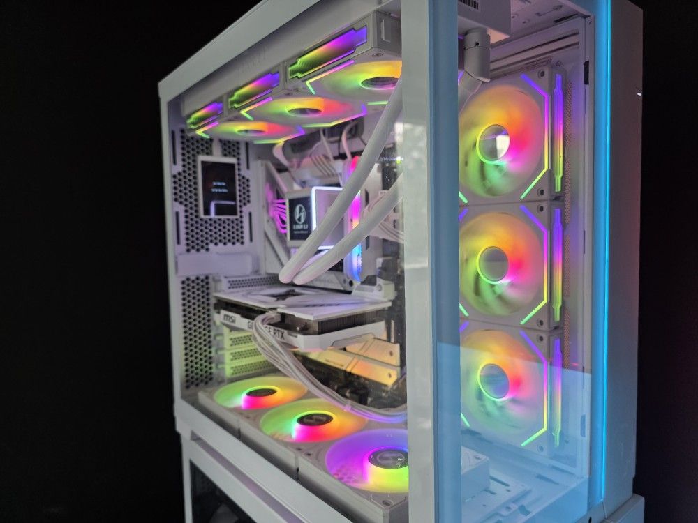 White Gaming PC 4070 Super 32gb Lian LI LCD