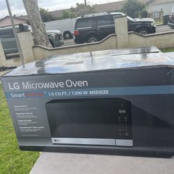  1.5-cu ft 1200 - Watt Inverter Technology Countertop Microwave 