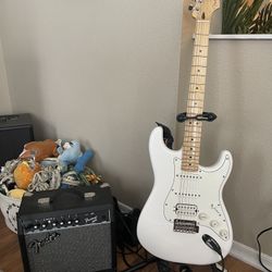 Fender Player II Stratocaster Arctic White & 20watt Fender Amp 