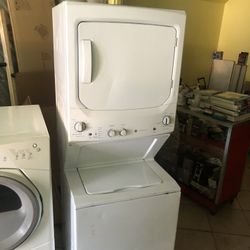 L. A. V. A. D. O. R. A.  Y S. E. C. A. D. O. R. A. 