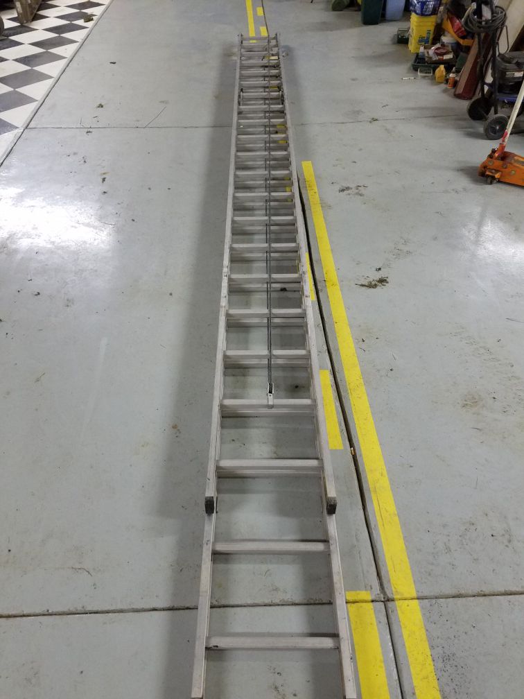 40' Werner aluminum extension ladder