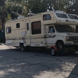 1988 Ford Mallard E350 27ft Motorhome