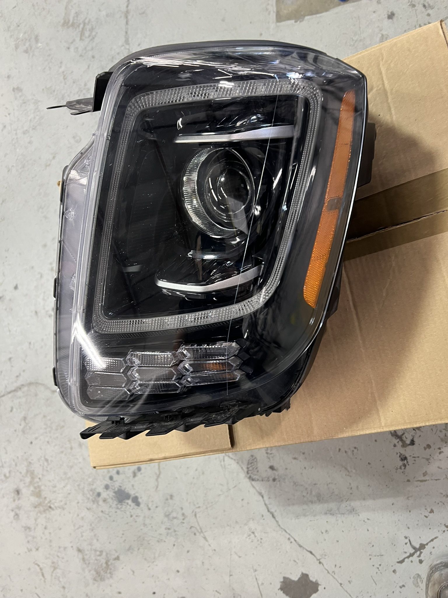 2020 2021 2022 KIA Telluride Headlight Headlamp Left Driver Side LH Original Used