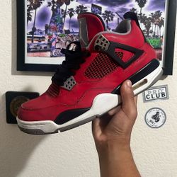 Jordan 4 Toro Bravo