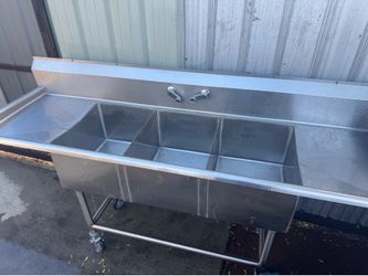 6) 3 compartment sink 3 have wheels, all have sprayers
