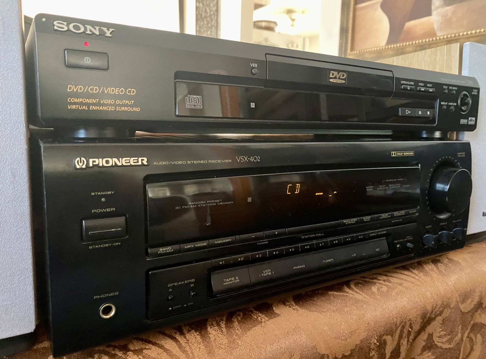 PIONEER VSX-402 STEREO/5.1 DOLBY SURROUND RECEIVER