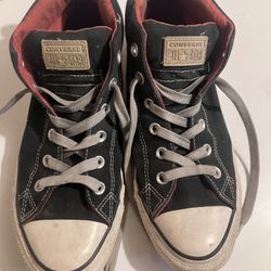 Tennis Shoes 👟 CONVERSE IM GOOD SHAPE $20 Size 8-1/2 
