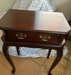Side Table-good condition