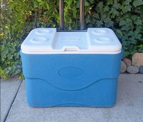 Ice Chest Cooler on Wheels Excellent Condition 24" W X 16 1/2" D X 17" T