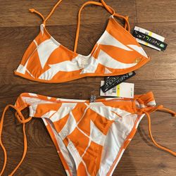 New with tags O’Neill Women  Orange Bikini Size M