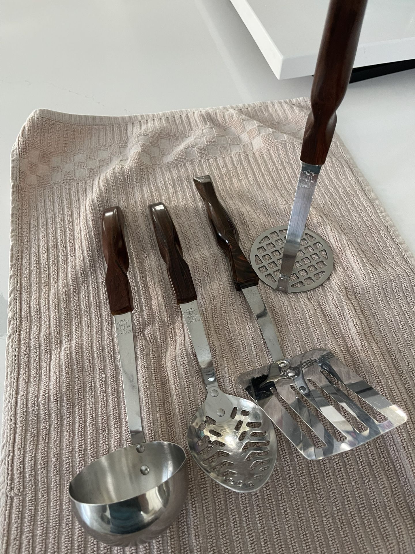 Slotted Turner | Kitchen Utensils by Cutco