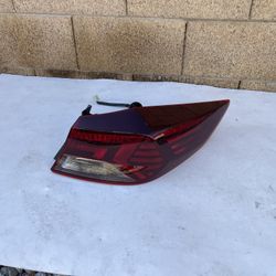 Hyundai Elantra Tail Light 2019-2020, Passenger Side Tailight, OEM Original Part 