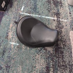 2015 Harley Davidson Street bob Stock Seat