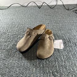 House Clogs Beige Women’s Size 9