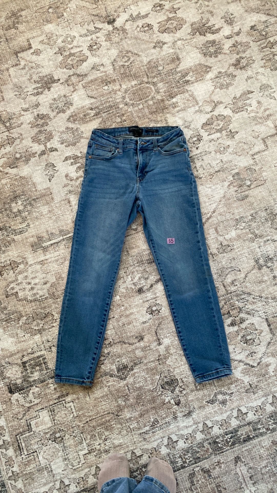 Kendall & Kylie capris size 5 in juniors