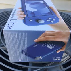 NINTENDO SWITCH LITE 