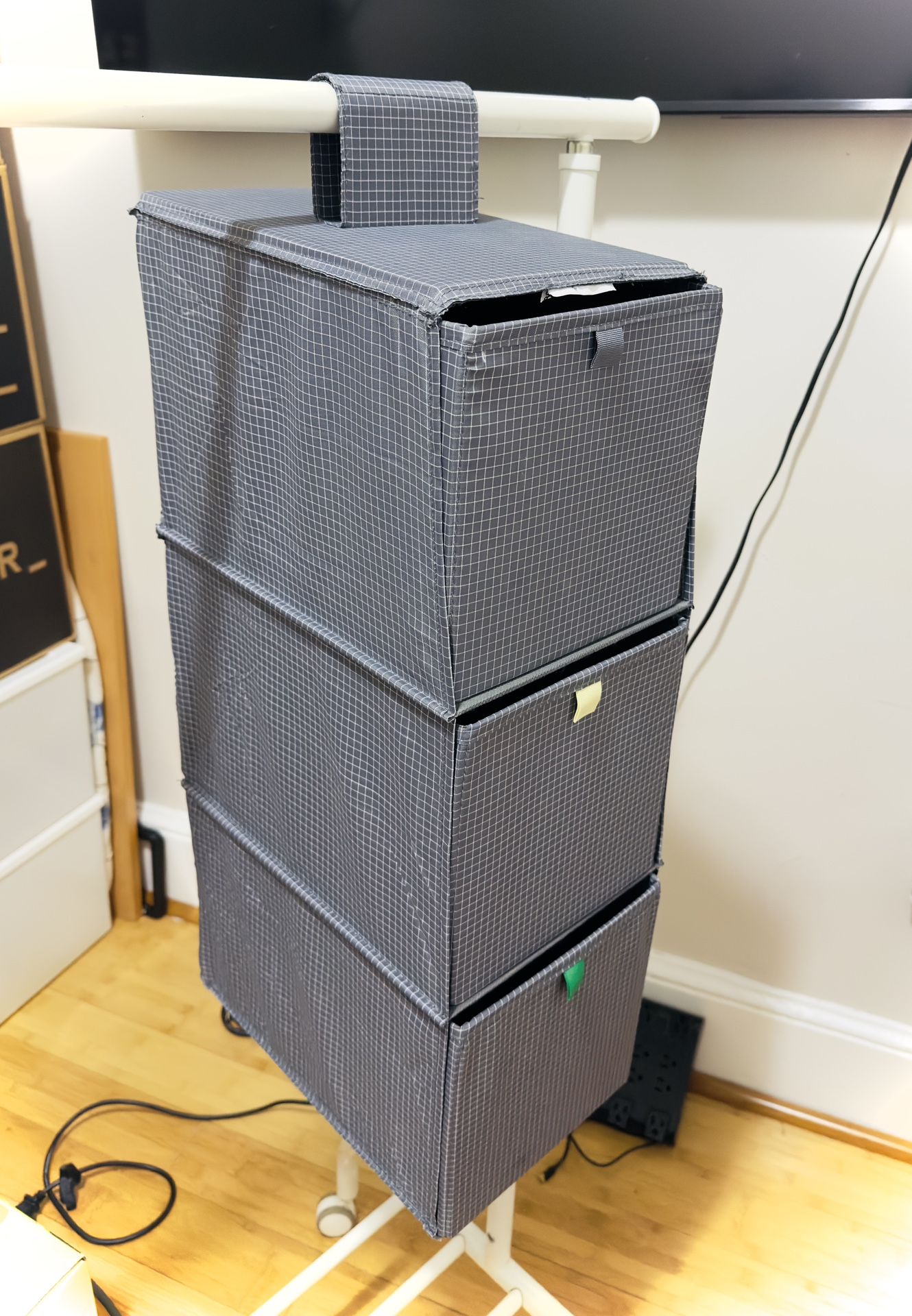 IKEA PLUGGLAND hanging storage