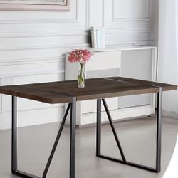 Beautiful Dining Table Solid Wood  Like New!!!