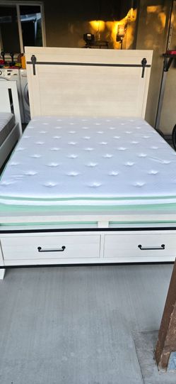 Full size bed