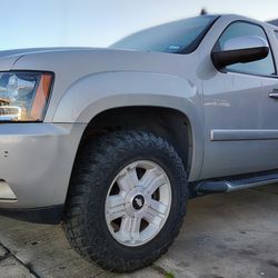 2007 Chevy Avalanche Z71  4X4