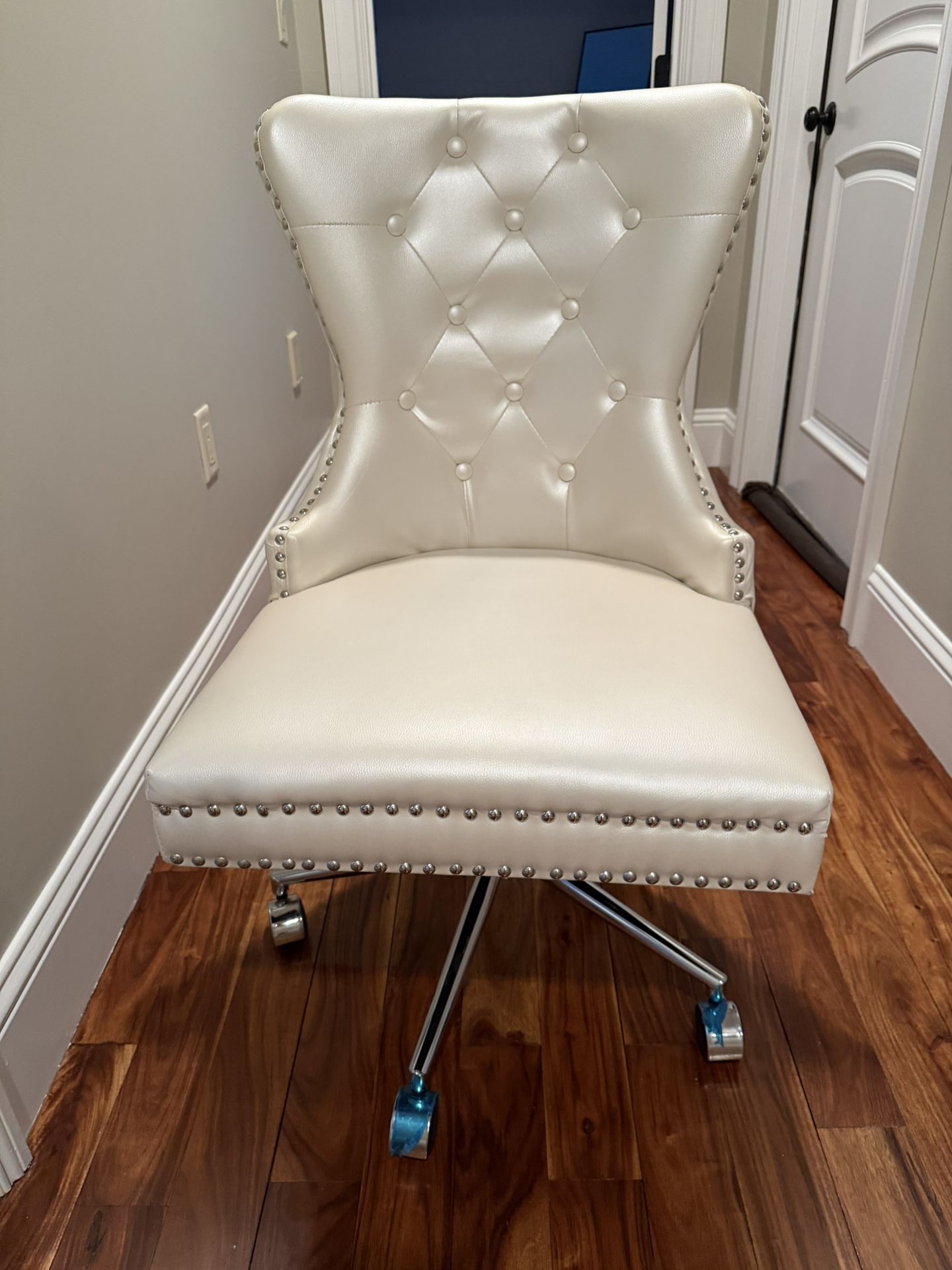 Ivory, Tufted Desk Chair