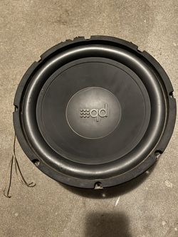 12 IN SUB PERFECT FOR ANY SINGLE SUB BOX PERFECT LIKE NEW