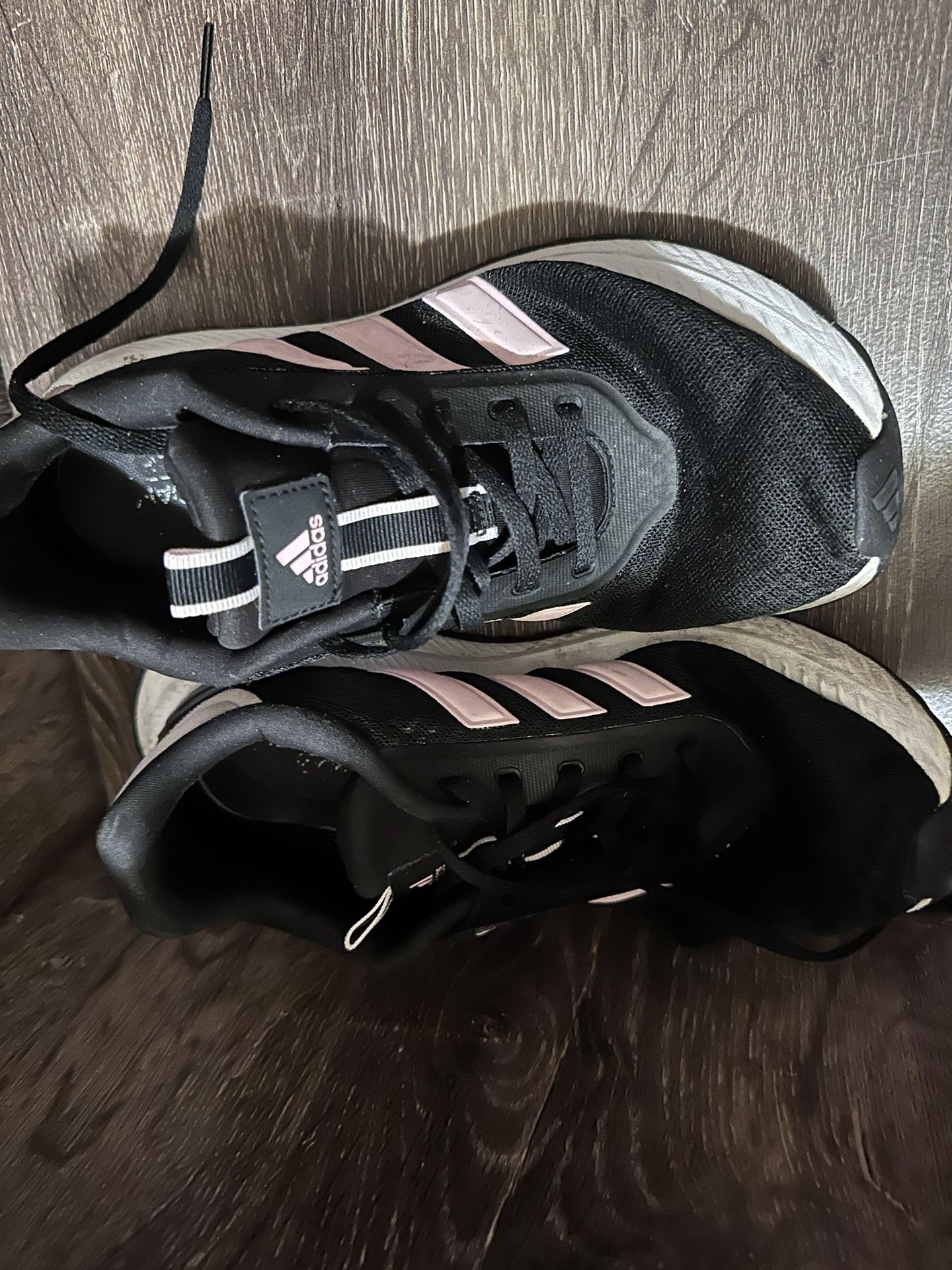 Adidas Women’s Size 8