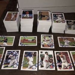 200 RANDOM SPORTS CARDS WITH GURANTEED AUTOGRAPH